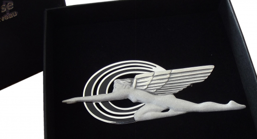 Art Deco Brosche im Stile von Harriett Frishmuth
