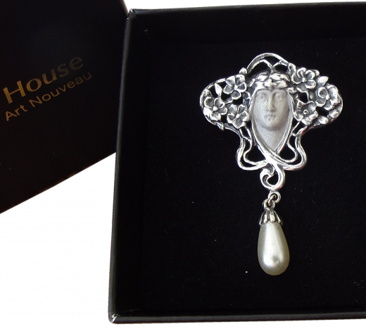 Jugendstil Schmuck Anh�nger / Brosche Frauenkopf
