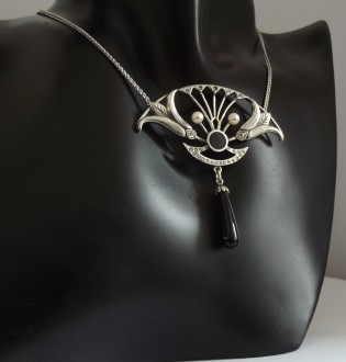 Jugendstil Halskette mit Perlen und Onyx Abh�ngung