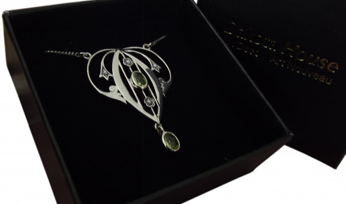 Damen Halskette 925 Silber mit strahlendem Peridot und Perlenapplikationen