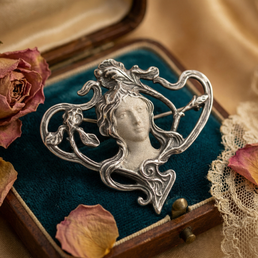 Jugendstil Anh�nger / Brosche Antlitz