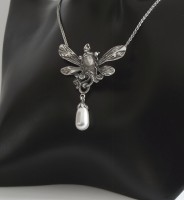 Jugendstil Schmuck Halskette Frauenkopf mit Schmetterlingsfl�geln
