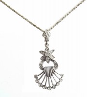 Anh�nger mit Halskette im Viktorianischen Stil