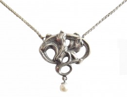 Jugendstil Kette mit floralem Anh�nger und Perlenabh�ngung