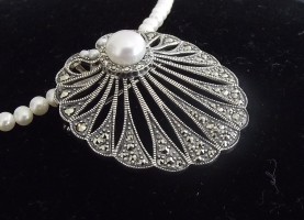 Halskette Brosche Anh�nger 925 Silber mit Perlen und Markasiten an Perlenkette