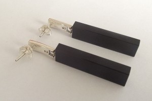 Ohrstecker im Art Deco Stil mit poliertem Onyx und Markasiten