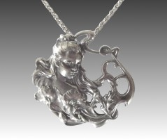 Damen Halskette Jugendstil Mädchen mit Blume