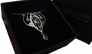 Damen Halskette 925 Silber mit strahlendem Peridot und Perlenapplikationen
