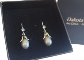 Ohrringe 925 Silber mit einem kleinen Aquamarin und einer Perle